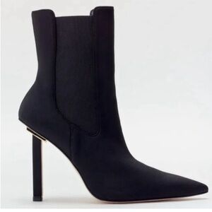 Good American High Kickstand Neoprine Bootie In Black with Gold Accents Size 9‎